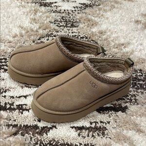 UGG platform Tazmans